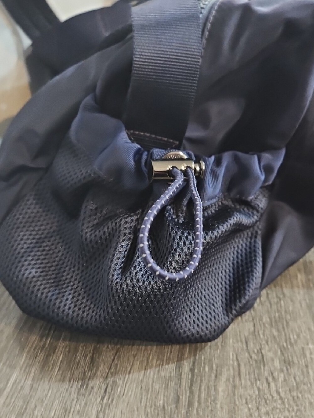 Women’s Luluemon Navy Duffel Bag – Everyday Travel Tote - Picture 5 of 6